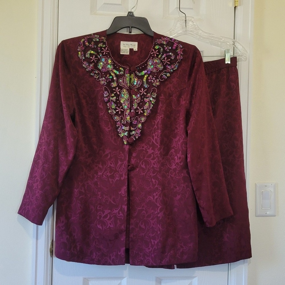 In The Mood Burgundy Damask Skirt Suit Sequin Beaded Formal Set Size‎ 12 READ